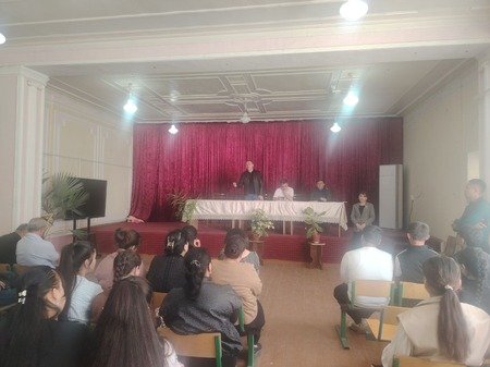 Oʻquvchi-yoshlar bilan “Sohibqiron Amir Temur yoshlar nigohida” mavzusida davra suhbati oʻtkazildi Oʻquvchi-yoshlar bilan “Sohibqiron Amir Temur yoshlar nigohida” mavzusida davra suhbati oʻtkazildi