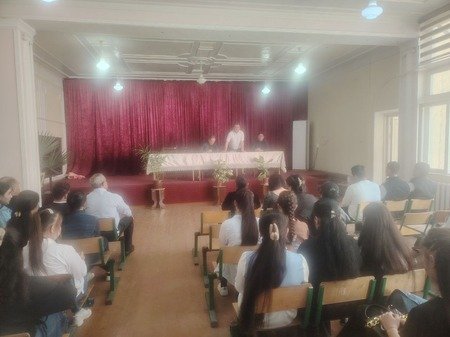 Oʻquvchi-yoshlar bilan “Sohibqiron Amir Temur yoshlar nigohida” mavzusida davra suhbati oʻtkazildi Oʻquvchi-yoshlar bilan “Sohibqiron Amir Temur yoshlar nigohida” mavzusida davra suhbati oʻtkazildi