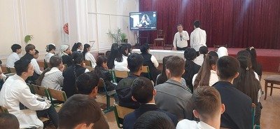 Taʼlim muassasasida “Jaholatga qarshi maʼrifat bilan” mavzusida uchrashuv va davra suhbatlari tashkil etildi Taʼlim muassasasida “Jaholatga qarshi maʼrifat bilan” mavzusida uchrashuv va davra suhbatlari tashkil etildi