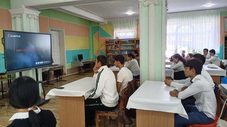 “Kitobxon oʻquvchi” loyihasi doirasida Shukrulloning “Kafansiz koʻmilganlar” asarini muhokama qilindi “Kitobxon oʻquvchi” loyihasi doirasida Shukrulloning “Kafansiz koʻmilganlar” asarini muhokama qilindi