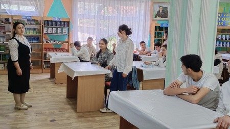 “Kitobxon oʻquvchi” loyihasi doirasida Shukrulloning “Kafansiz koʻmilganlar” asarini muhokama qilindi
