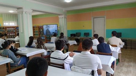 “Kitobxon oʻquvchi” loyihasi doirasida Shukrulloning “Kafansiz koʻmilganlar” asarini muhokama qilindi “Kitobxon oʻquvchi” loyihasi doirasida Shukrulloning “Kafansiz koʻmilganlar” asarini muhokama qilindi