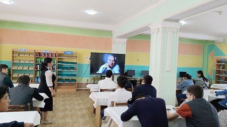 “Kitobxon oʻquvchi” loyihasi doirasida Shukrulloning “Kafansiz koʻmilganlar” asarini muhokama qilindi “Kitobxon oʻquvchi” loyihasi doirasida Shukrulloning “Kafansiz koʻmilganlar” asarini muhokama qilindi