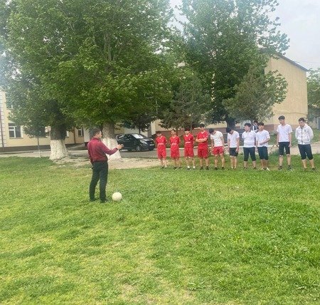 O’quvchi- yoshlar o’rtasida sportning futbol turi bo’yicha musobaqa tashkil etildi