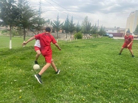 O’quvchi- yoshlar o’rtasida sportning futbol turi bo’yicha musobaqa tashkil etildi O’quvchi- yoshlar o’rtasida sportning futbol turi bo’yicha musobaqa tashkil etildi