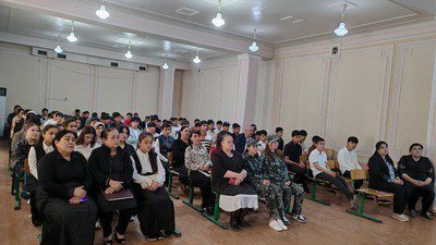 Samarqand tuman  politexnikumida o‘quvchi yoshlar ishtirokida "Vatanparvarlik – chinakam e’tiqotga aylantiraylik"mavzusida  davra suhbati bo'ldi