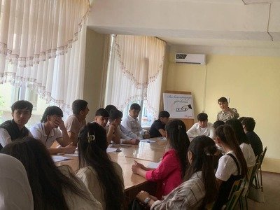 Taʼlim muassasasida “Jaholatga qarshi maʼrifat bilan” mavzusida uchrashuv va davra suhbatlari tashkil etildi