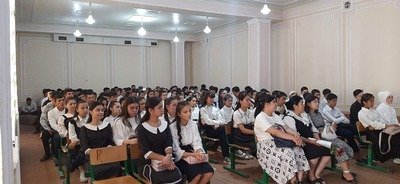  “Vatan kelajagi uchun barchamiz daxldormiz” shiori ostida bugunning dolzarb mavzularida debatlar oʻtkazildi