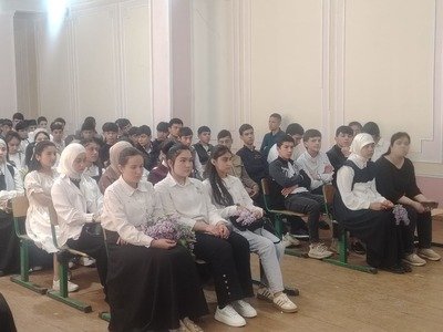 “Oʻquvchilar kino kunlari” doirasida taniqli kino arboblari ishtirokida ijodiy uchrashuvlar hamda “Ilhaq” kinofilmini namoyish etdi