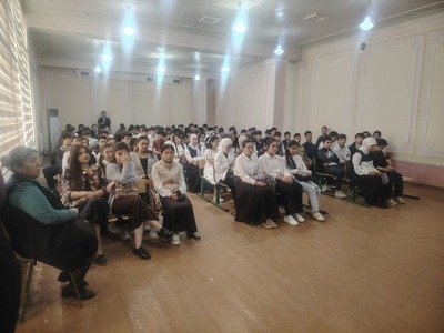 “Oʻquvchilar kino kunlari” doirasida taniqli kino arboblari ishtirokida ijodiy uchrashuvlar hamda “Ilhaq” kinofilmini namoyish etdi