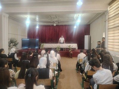 “Oʻquvchilar kino kunlari” doirasida taniqli kino arboblari ishtirokida ijodiy uchrashuvlar hamda “Ilhaq” kinofilmini namoyish etdi
