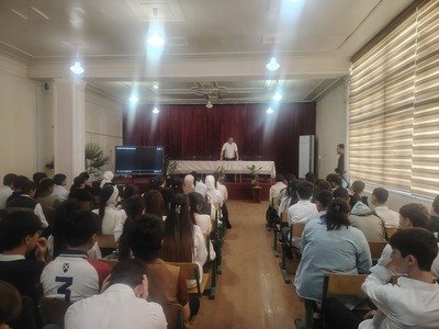 “Oʻquvchilar kino kunlari” doirasida taniqli kino arboblari ishtirokida ijodiy uchrashuvlar hamda “Ilhaq” kinofilmini namoyish etdi