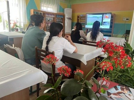 Samarqand tuman politexnikumida “Kitobxon oʻquvchi” loyihasi doirasida Said Ahmadning “Ufq” romanini muhokama qilindi