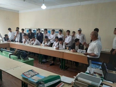 Samarqand tuman politexnikumida umum taʼlim maktablari oʻquvchilari uchun ochiq eshiklar kuni tashkil etildi
