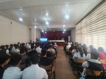 “Oʻquvchilar kino kunlari” doirasida taniqli kino arboblari ishtirokida ijodiy uchrashuvlar hamda “Qoʻqon shamoli” kinofilmini namoyish etildi .