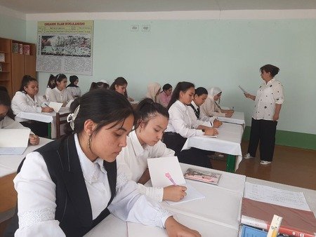 Ustoz-shogird anʼanalari mavzusida maʼnaviyat soatlari yuqori saviyada tashkil etildi.