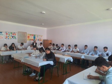 Ustoz-shogird anʼanalari mavzusida maʼnaviyat soatlari yuqori saviyada tashkil etildi.