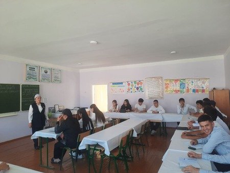 Ustoz-shogird anʼanalari mavzusida maʼnaviyat soatlari yuqori saviyada tashkil etildi.