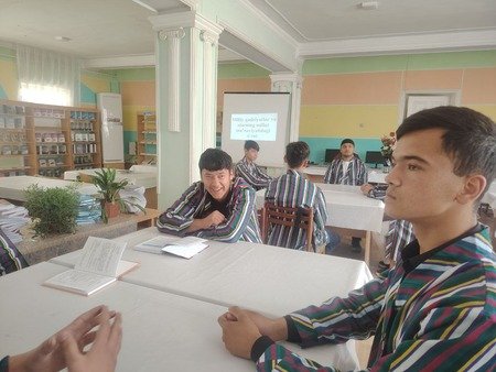 “Milliy qadriyatlar va ularning millat ma’naviyatidagi o‘rni” shiori ostida davra suhbati tashkil etildi.