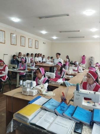 Samarqand tuman politexnikumida umum taʼlim maktablari oʻquvchilari uchun ochiq eshiklar kuni tashkil etildi