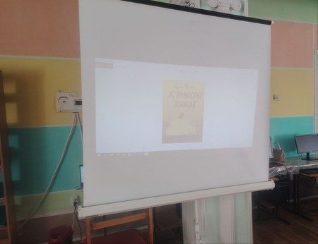 “Kitobxon oʻquvchi” loyihasi doirasida Luqmon Boʻrixonning “Jaziramadagi odamlar” asari, Abdulla Qodiriyning “Mehrobdan chayon” asari tavsiya etildi.