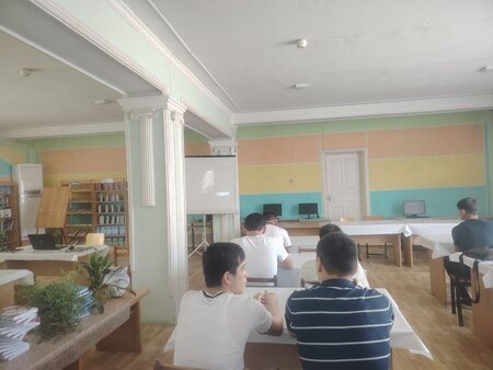 Taʼlim muassasasi hududida “Oʻquvchilar kino kunlari” doirasida “Ibrat” kinofilmi namoyish etildi.