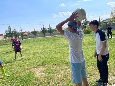 Futbol sport turi boʻyicha “Oʻquvchilar ligasi” sport musobaqasi oʻtkazildi.