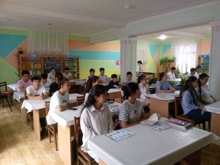 Taʼlim muassasasida “Kitobxon oʻquvchi” loyihasi doirasida Abdulla Qodiriyning “Mehrobdan chayon” asari muhokama qilindi.