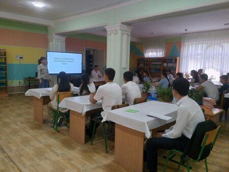 Taʼlim muassasasida “Kitobxon oʻquvchi” loyihasi doirasida Abdulla Qodiriyning “Mehrobdan chayon” asari muhokama qilindi.