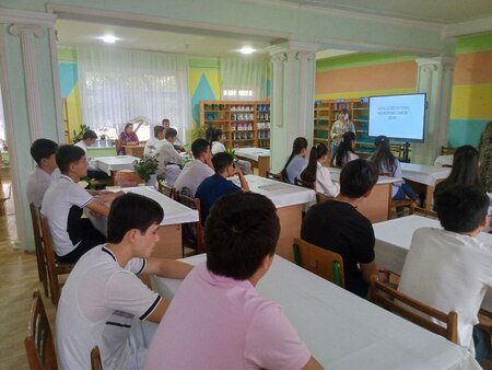 Taʼlim muassasasida “Kitobxon oʻquvchi” loyihasi doirasida Abdulla Qodiriyning “Mehrobdan chayon” asari muhokama qilindi.