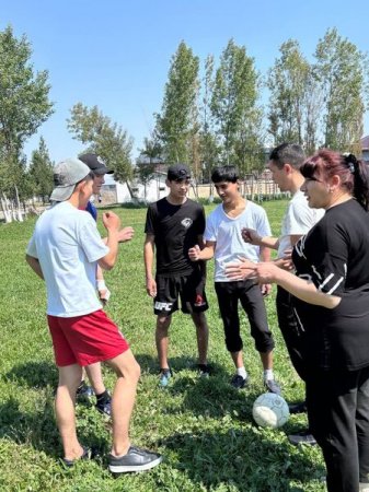 Futbol sport turi boʻyicha “Oʻquvchilar ligasi” sport musobaqasi oʻtkazildi.
